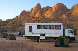 Spitzkoppe camping truck namibia 