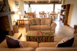 Kruger Safari - game lodge lounge 