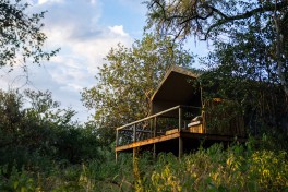 Private River Lodge - tented chalet 
