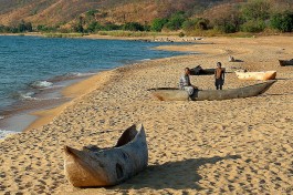 Malawi dugouts  by platours