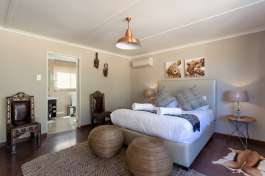 Inverdoorn safari chalet interior 