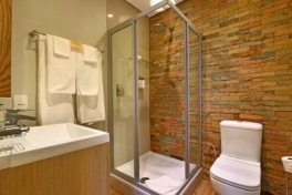 Standard lodge room en-suite-2 