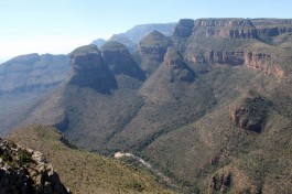 Three Rondavels, Panorama Route  by Flowcomm