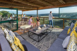 Kariega main lodge lounge 