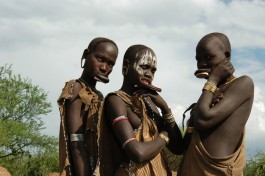 Mursi girls 