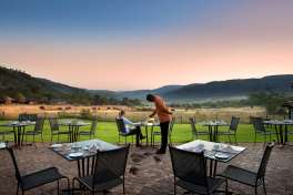 Bakubung bush lodge terrace 