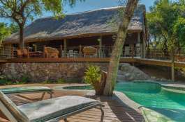 Panzi lodge with pool 