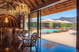 Dining and Pool area at Kingsley Lodge 