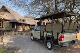 Game drive vehicle 