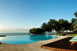 Swimmig pool and beach front Vilanculos 