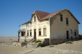 Kolmanskop desert town 