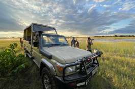 Botswana Moremi land cruiser 