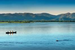 Canoeing at Mana Pools 