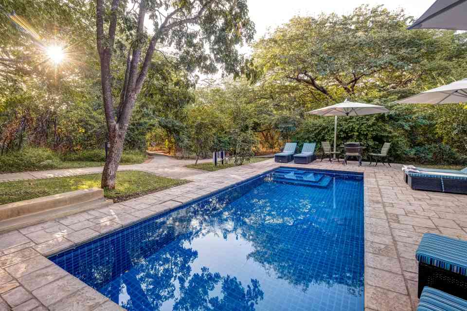 Mbano Manor swimming pool, Victoria Falls Safar