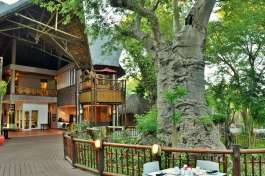 Cresta Mowana courtyard 