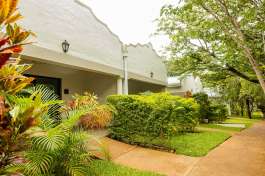 Kasambabezi room exterior and gardens 