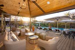 Insika lodge Vic falls - pool and deck area 