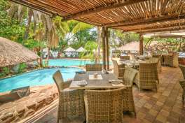 Cresta Mowana pool and bar area-2 