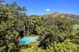 Mantenga lodge pool and gardens 