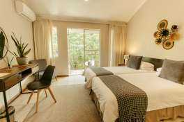 Mantenga lodge room interior 