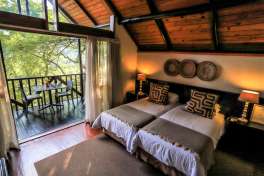 Mantenga lodge room interior 