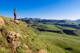Hiking from Montusi mountain lodge 
