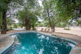 Umlani bush camp swimming pool 